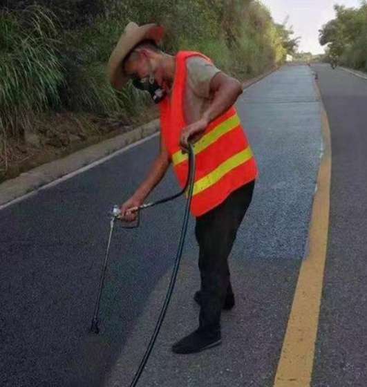 西藏路面喷涂翻新彩色步道施工方案